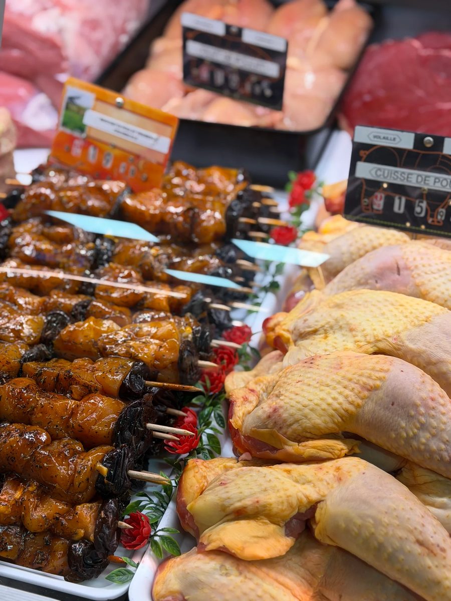 Cuisses de poulet français et brochettes de poulet marinées maison